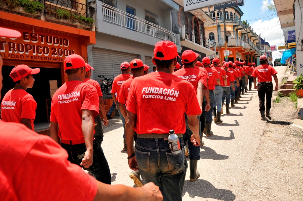 Integrantes de la Fundación Turcios Lima manifiestan para exigir justicia por el crimen del profesor Rigoberto Lima. (Foto Prensa Libre: Rigoberto Escobar)