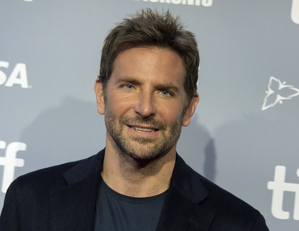 El actor Bradley Cooper fue director y protagonista de la cinta A Star is Born. (Foto Prensa Libre: EFE).
