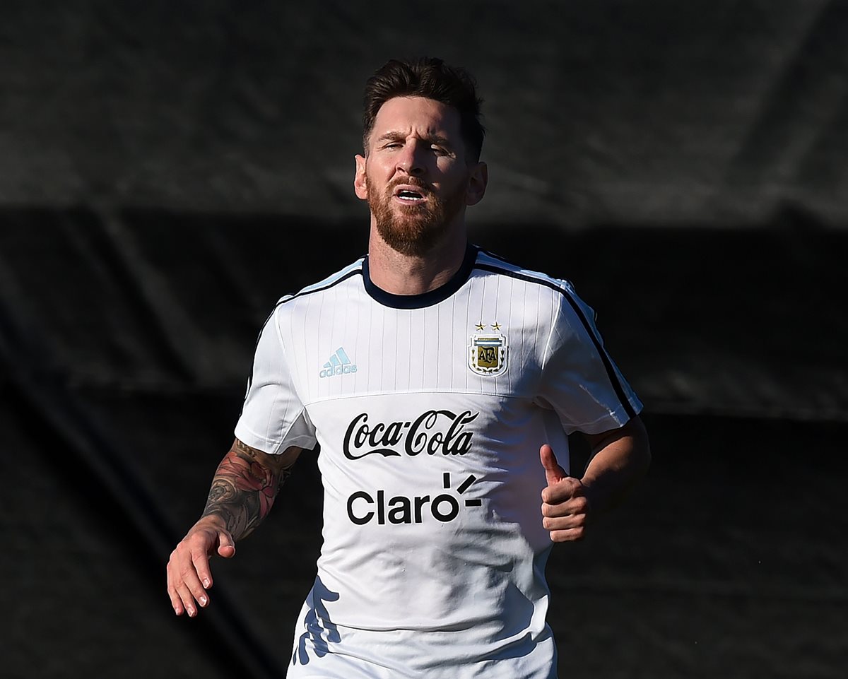 Messi recién acaba de pasar por un proceso judicial por presunta evasión de impuestos. (Foto Prensa Libre: AFP)