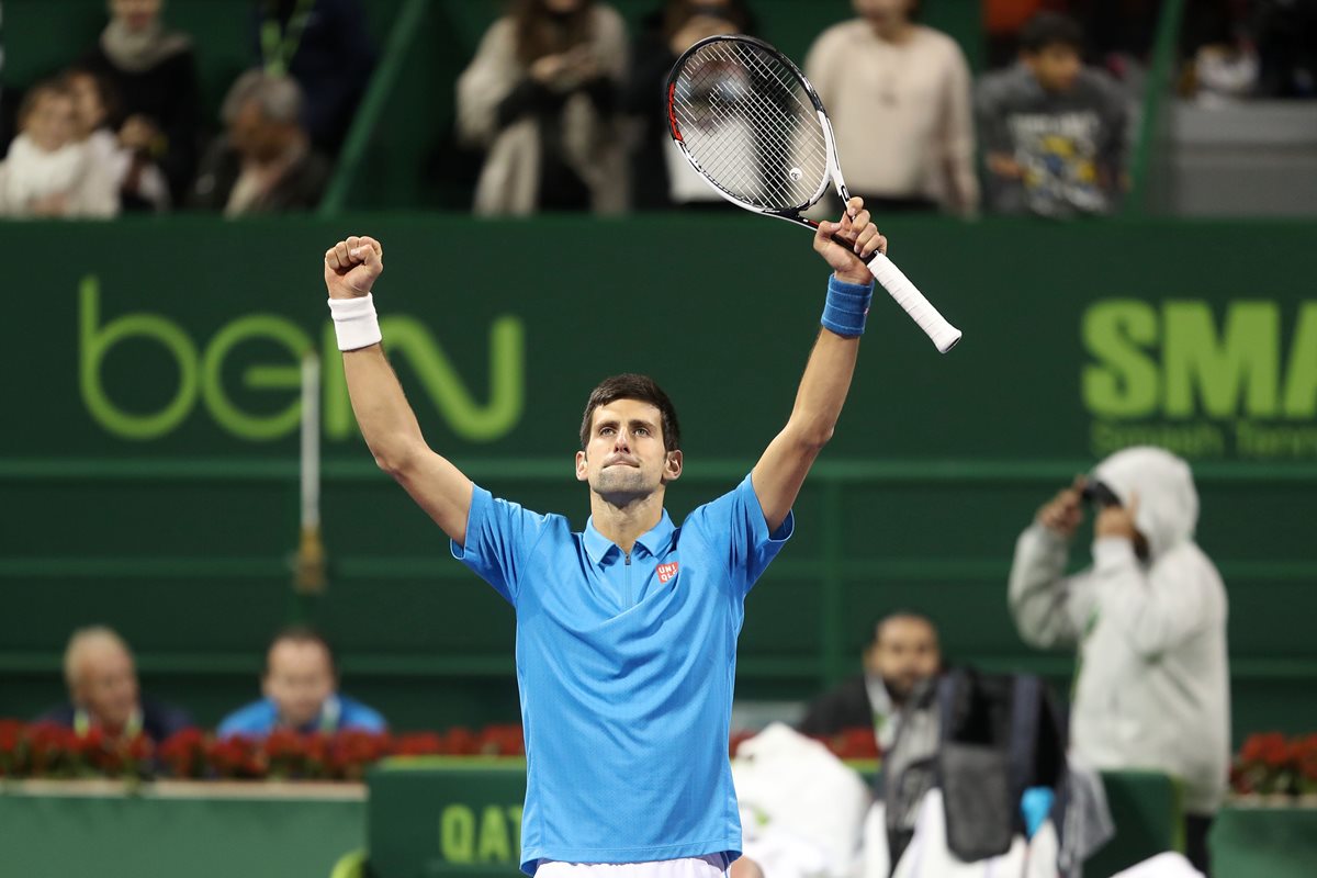 El serbio Novak Djokovic venció al español Fernando Verdasco en las semifinales del torneo de tenis masculino de Doha. (Foto Prensa Libre: AFP)