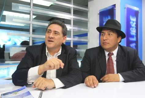 los diputados Roberto Alejos y Amílcar Pop,  en Diálogo Libre, donde pasan revista a la actividad legislativa, con opiniones encontradas en temas como la ley anticorrupción.