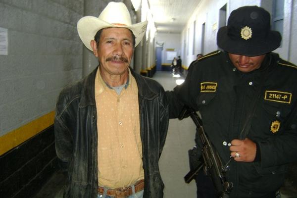 Julio Víctor Ordóñez Sarat, de 65 años, tenía orden de captura desde el 2009. (Foto Prensa Libre: PNC)