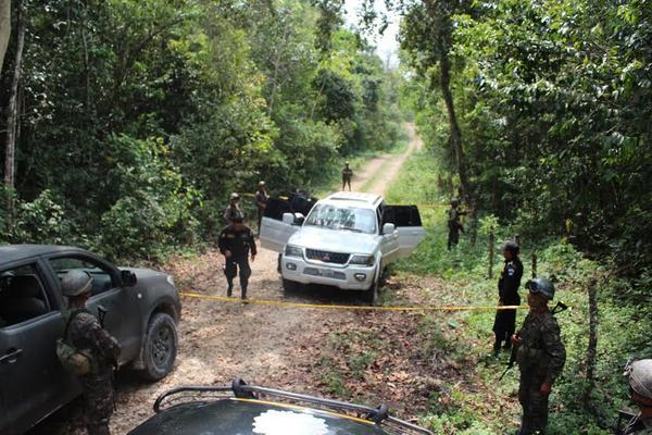 En este vehículo se transportaban los presuntos secuestradores. (Foto: Prensa Libre)