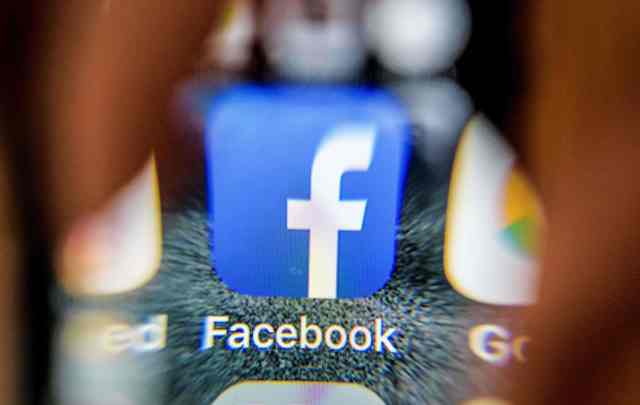 Facebook pretende cambiar la situación del escándalo Cambridge Analytica con sus nuevos ajustes de privacidad. (Foto Prensa Libre: AFP)