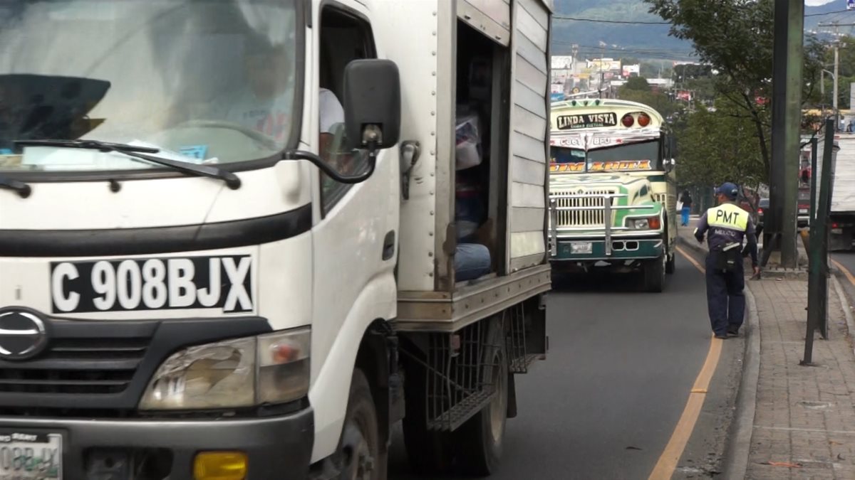 Ley busca regular la velocidad en transporte colectivo y/o de carga. (Foto Prensa Libre: Hemeroteca PL)
