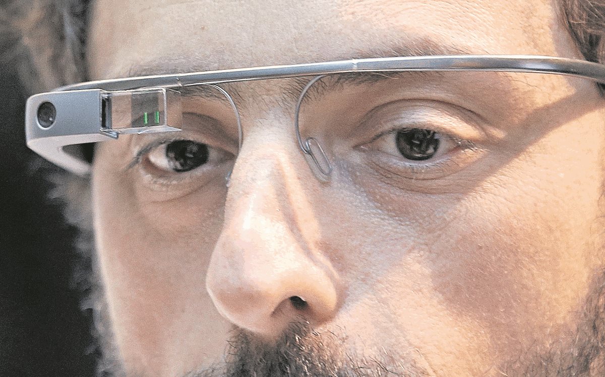 El 15 de enero de este año, Google informó que retiraría del mercado las gafas inteligentes, hasta que la empresa desarrollar´s una versión más pulida y asequible. (Foto Prensa Libre :AP)