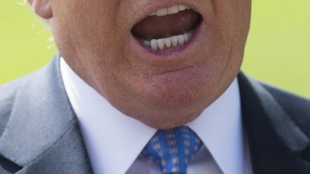 "Fake News" es el término en inglés usado recurrentemente por Donald Trump para descalificar los reportes que no le parecen aceptables. AFP