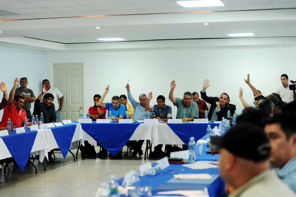 La mayoría de asambleístas volvió a votar en contra de la ampliación del mandato del Comité de Regularización en la Fedefut (Foto Prensa Libre: Edwin Fjardo)