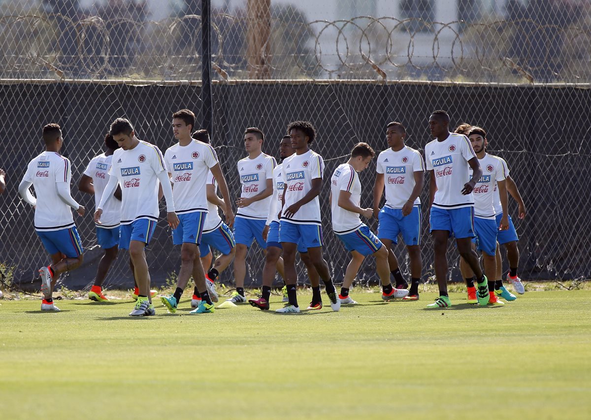 Los jugadores de Colombia siguen con su preparación de cara al debut en la Copa América Centenario. (Foto Prensa Libre: EFE)