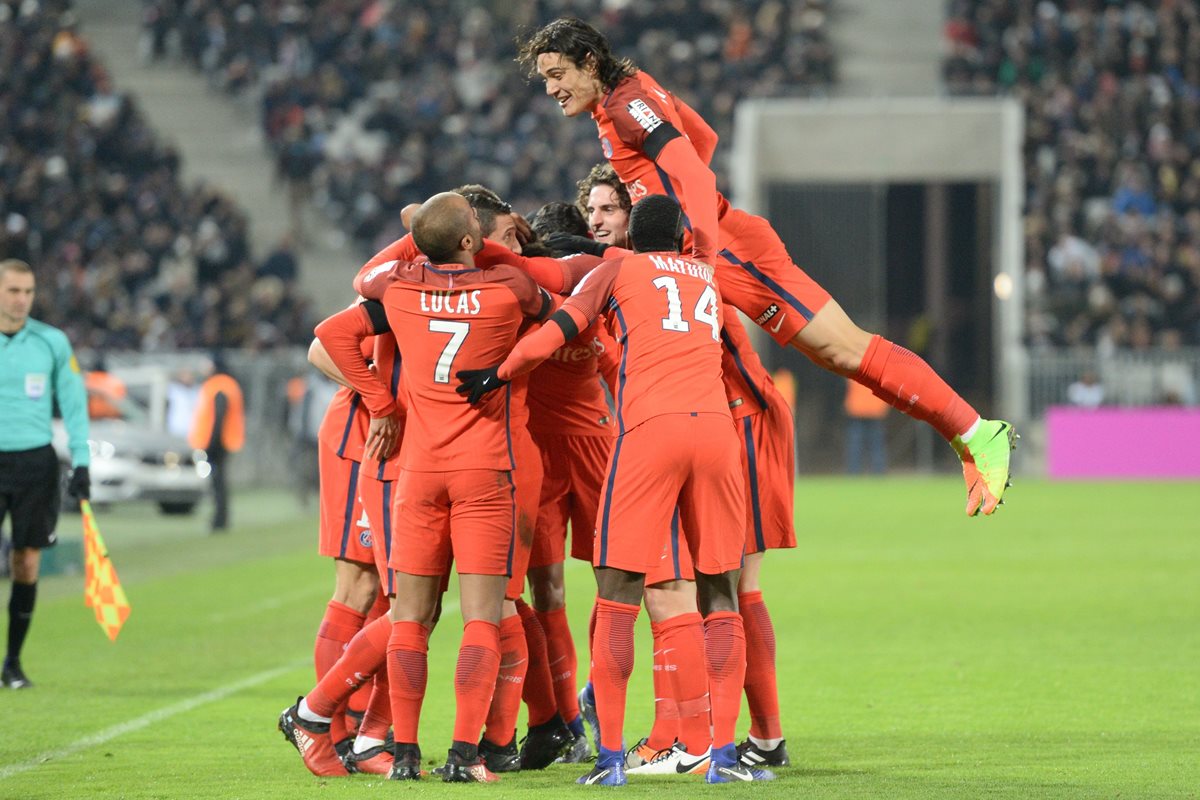 Los jugadores del PSG no ocultaron su felicidad por el pase a la final de la Copa de Liga. (Foto Prensa Libre: AFP)