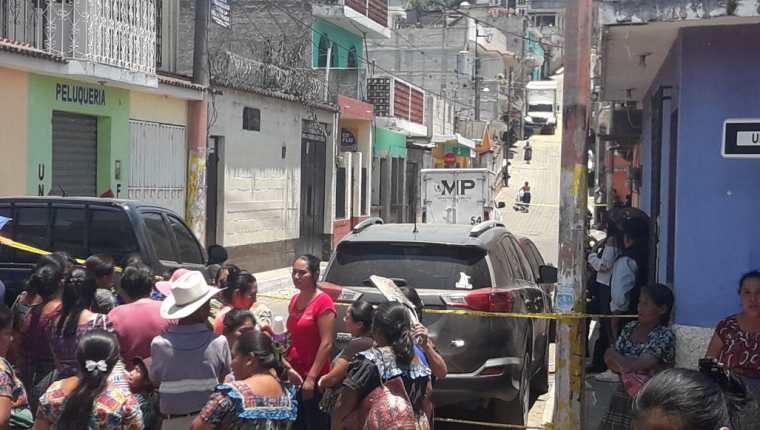 El hecho armado se registró en el interior del Juzgado de Paz en San Andrés Itzapa. (Foto Prensa Libre: Víctor Chamalé)