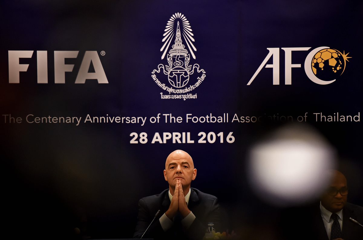 El presidente de la Fifa, Gianni Infantino, sustituyó a Blatter al frente del ente del futbol. (Foto Prensa Libre: AFP)