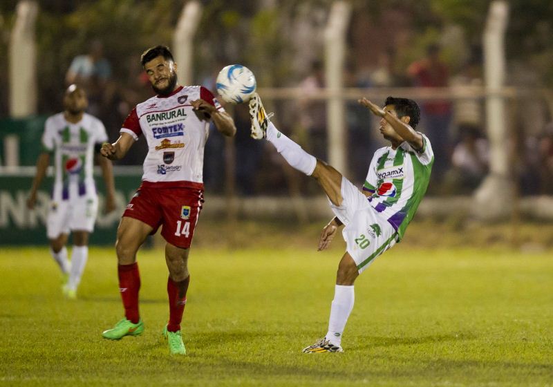 Antigua no pudo ante Mictlán en el Estadio La Asunción. (Foto Prensa Libre: Norvin Mendoza)