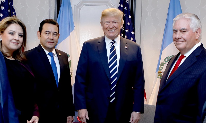 Sandra Jovel, canciller de Guatemala; Jimmy Morales, presidente de Guatemala; Donald Trump, presidente de los EE. UU. y Rex Tillerson, secretario de Estado (Foto Prensa Libre: Gobierno de Guatemala)