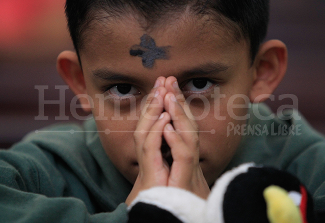 La cruz de ceniza es un simbolo que recuerda "del polvo eres y al polvo volverás". (Foto: Hemeroteca PL)