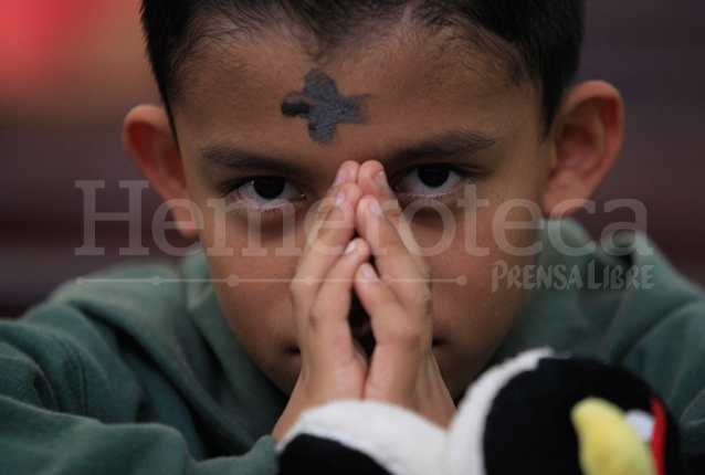 La cruz de ceniza es un simbolo que recuerda "del polvo eres y al polvo volverás". (Foto: Hemeroteca PL)