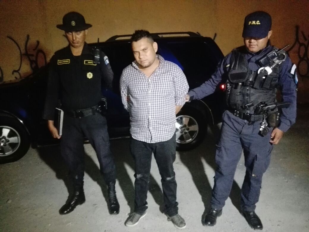 <span style="font-size: 12px;">Manuel Antonio Zavala Gutierrez de 28 años fue detenido en el barrio Gerona, zona 1.(Foto Prensa Libre:PNC)</span>