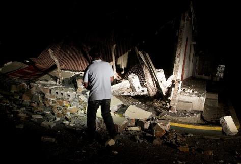 El terremoto dejó 33 heridos y más de 822 viviendas afectadas. (Foto Prensa Libre: AP)