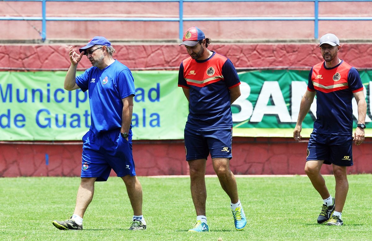 El técnico Gustavo Machaín espera que sus dirigidos encuentren el resultado frente a Cobán Imperial el domingo. (Foto Prensa Libre: Francisco Sánchez)