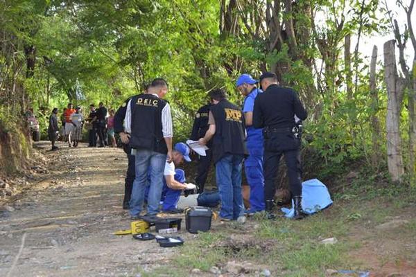 El cadáver de un cuerpo fue localizado en Zacapa (Foto: Victor Gómez: Prensa Libre)<br _mce_bogus="1"/>