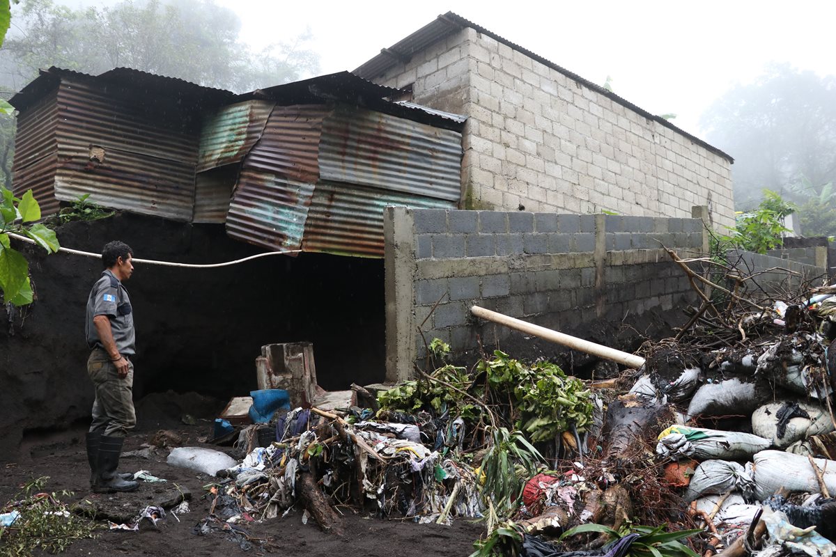 Las lluvias han causado daños en viviendas, carreteras y cultivos. (Foto Prensa Libre: Enrique Paredes)
