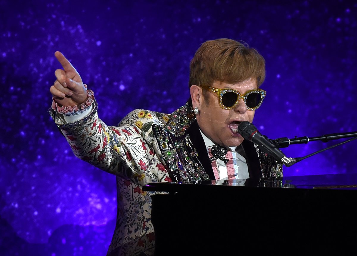 Elton John dice adiós y anuncia megagira de tres años