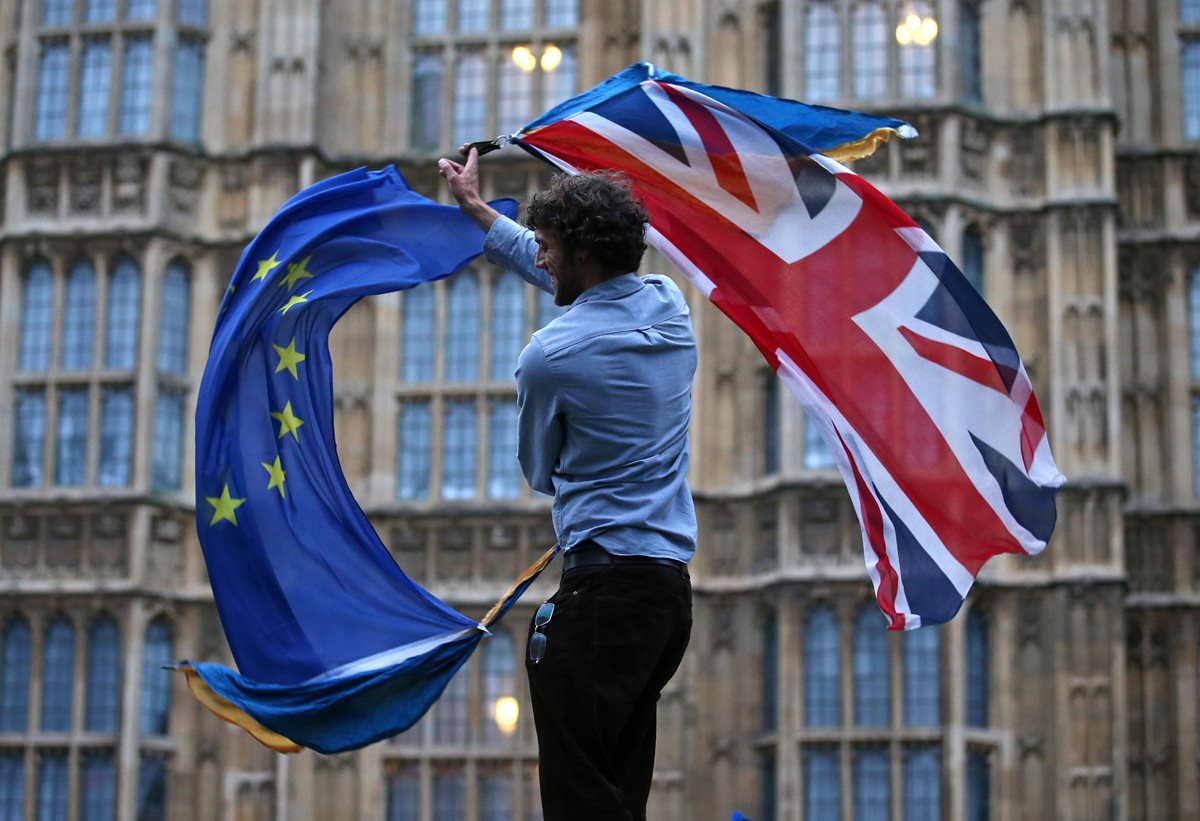 Los británicos comienzan la separación de la Unión Europea. Protesta en contra de medida en Londres. (Foto Prensa Libre: AFP)
