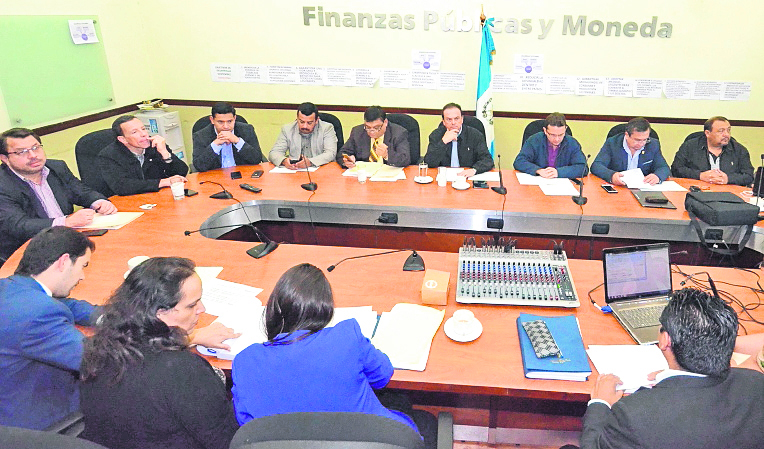 La Comisión de Finanzas del Congreso se reunió este lunes, convocada por el vicepresidente de esa Sala. (Foto Prensa Libre: J. Castro)