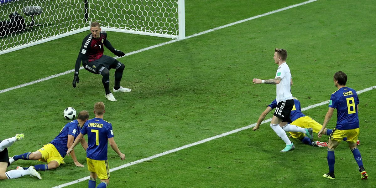 Así empató el marcador Marco Reus en favor de Alemania. (Foto Prensa Libre: EFE)