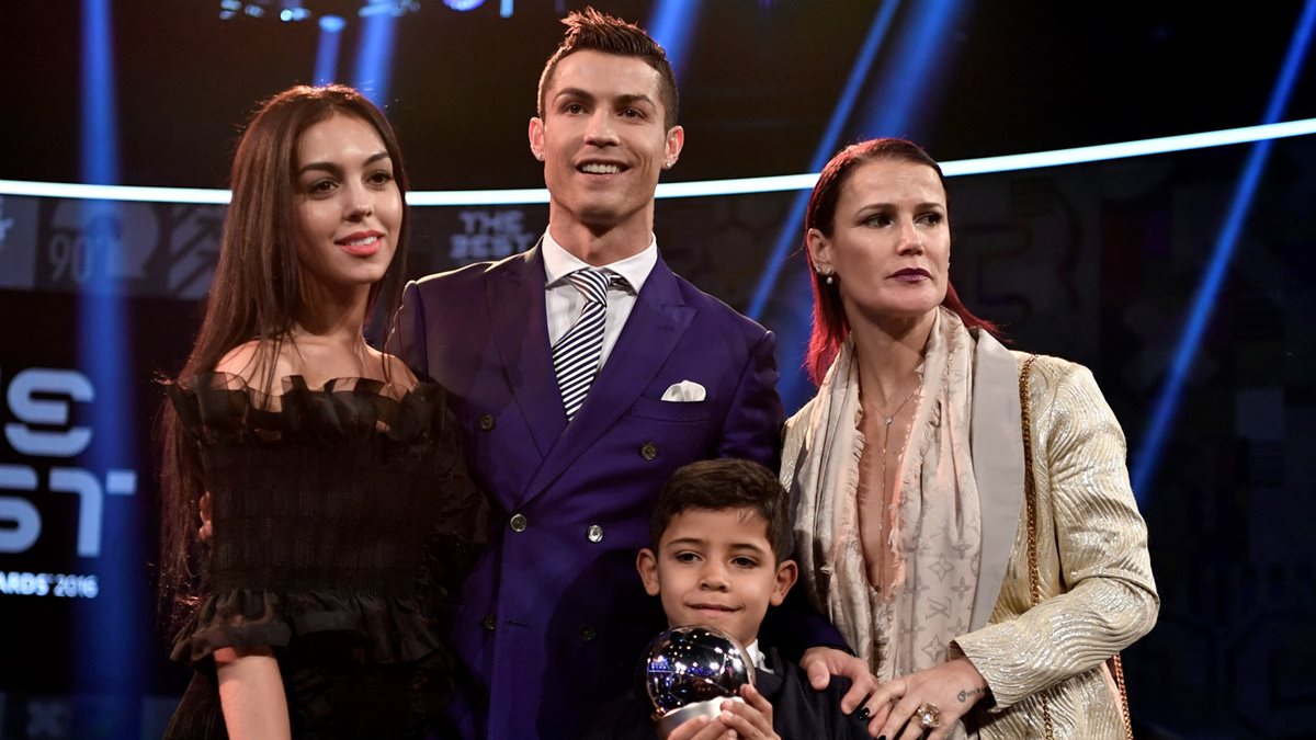 La novia de Cristiano Ronaldo, la española Georgina Rodríguez, confirmó que está embarazada. (Foto Prensa Libre: AFP)