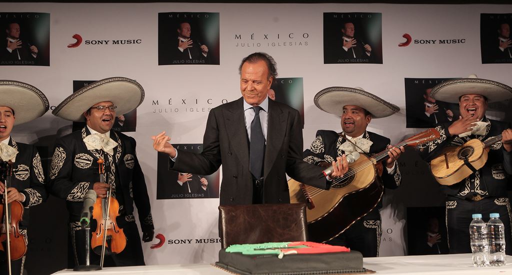 El cantante español Julio Iglesias celebró su cumpleaños en México. (Foto Prensa Libre: EFE)