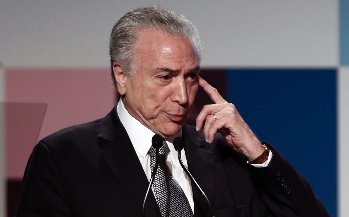 Michel Temer, presidente de Brasil, está en la cuerda floja. (Foto Prensa Libre: AFP)