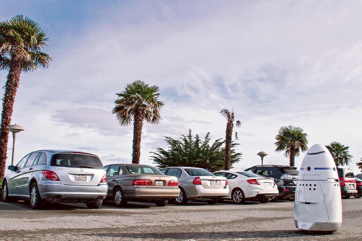 Un robot K5 patrulla algunas calles de Silicon Valley, en Estados Unidos. (Foto Prensa Libre: EFE)