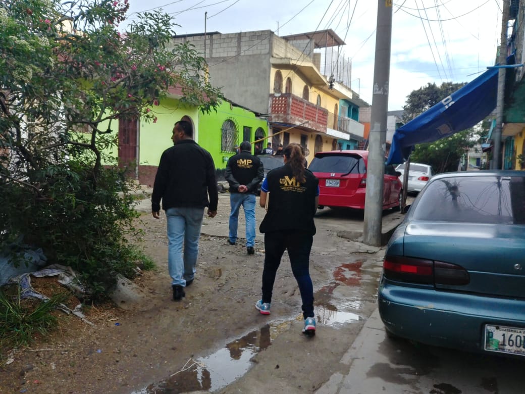 Agentes del MP y PNC participaron en los 43 en el sur del departamento de Guatemala. (Foto Prensa Libre: MP)