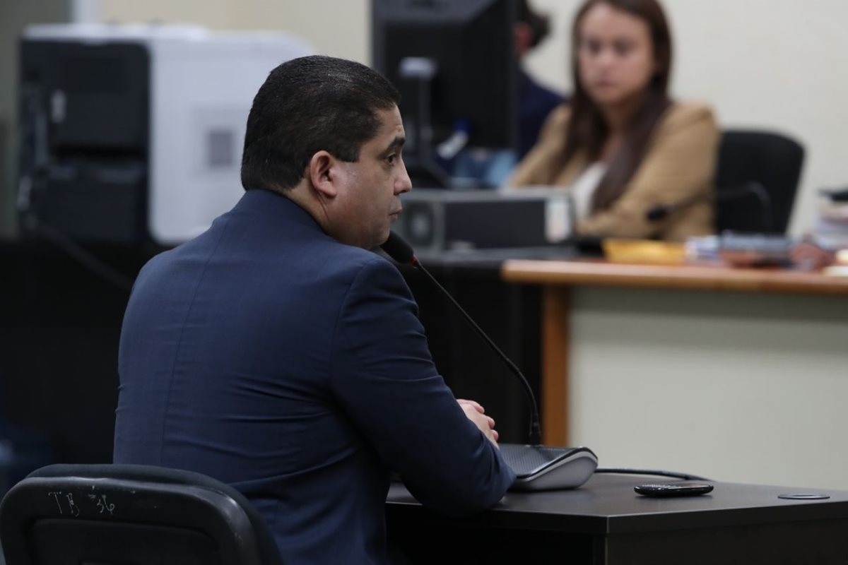 Juan Carlos Monzón reveló que Roxana Baldetti necesitaba Q500 mil mensuales para vivir. (Foto Prensa Libre: Paulo Raquec)