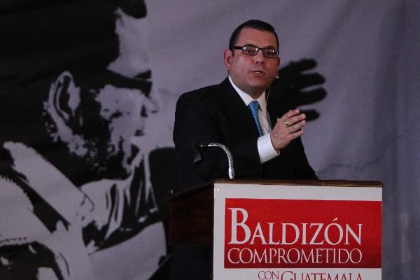 Manuel Baldizón anuncia su dimisión a Líder en julio de 2014, trámite que no se concretó por una restricción del TSE. (Foto Prensa Libre: Hemeroteca PL)