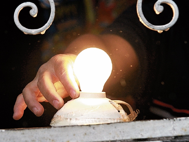 Cada tres meses la CNEE fija la tarifa social y no social para los usuarios regulados. (Foto Prensa Libre: Estuardo Paredes)