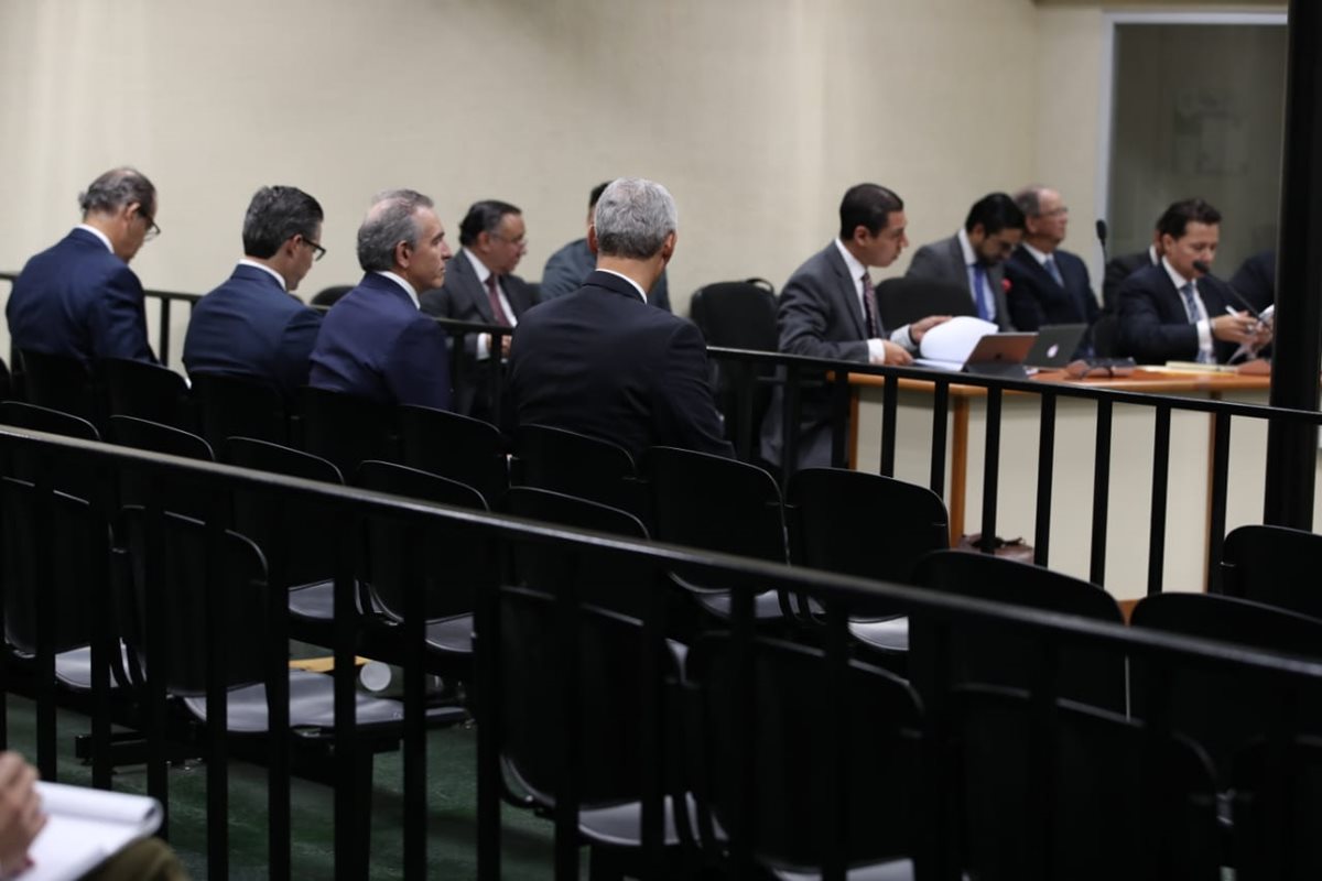Empresarios asisten a audiencia de primera declaración por caso de Financiamiento Electoral Ilícito al partido FCN Nación. (Foto Prensa Libre: Paulo Raquec)