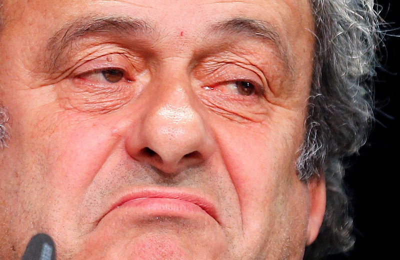 Michel Platini recibiría una dura sanción por actos corruptos dentro de la FIFA. (Foto Prensa Libre: AP)