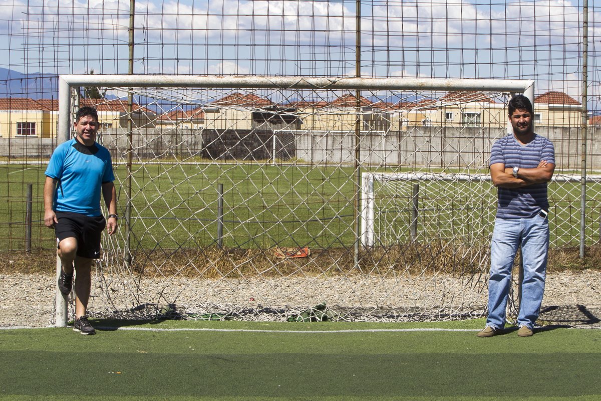 La amistad que nación entre Claudio Rojas y German Ruano por el futbol siguió después del retiro de ambos y ahora son socios. (Foto Prensa Libre: Norvin Mendoza)