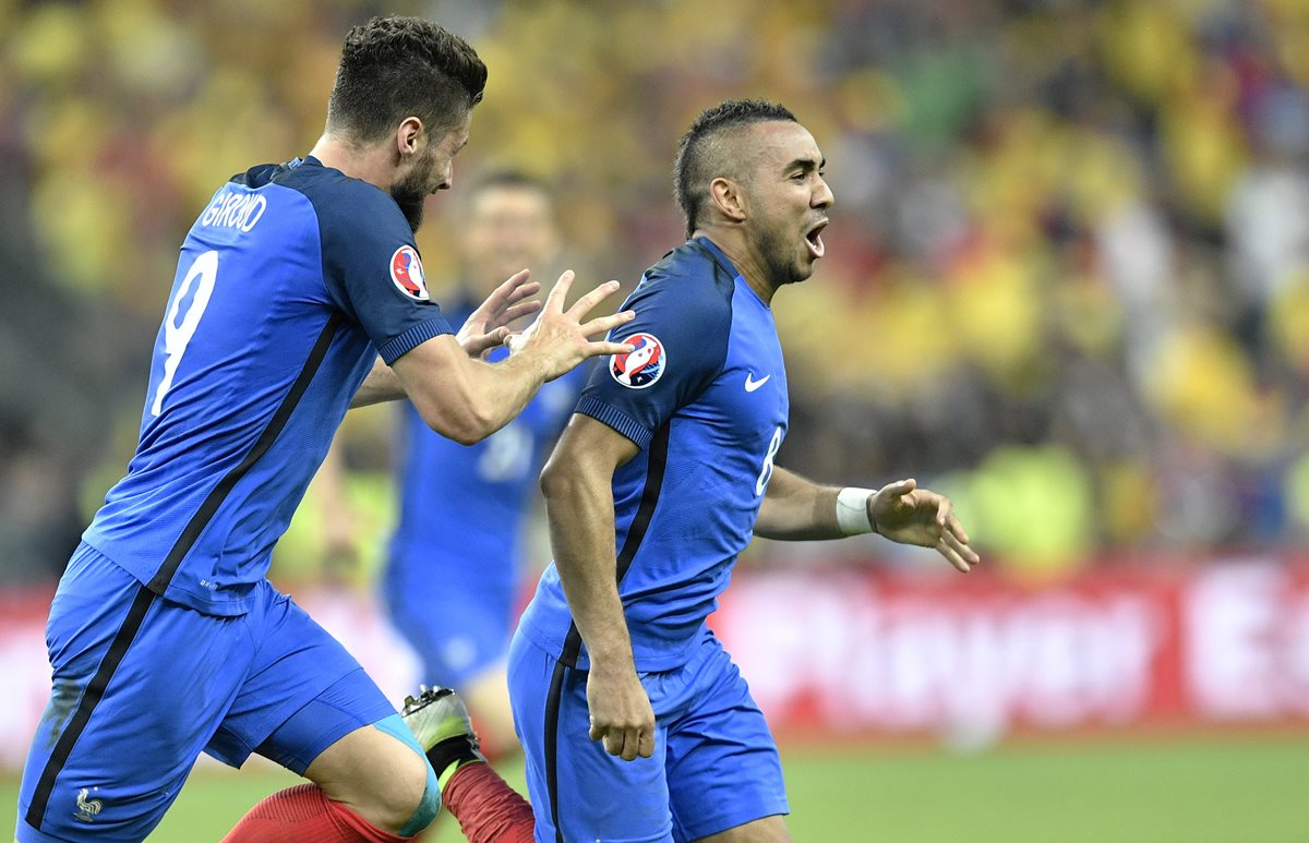 Payet festeja después de marcar el gol del triunfo para Francia. (Foto Prensa Libre: AP)