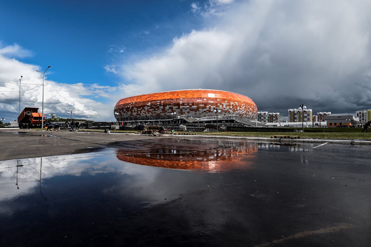 El Mordovia Arena tiene una fachada atractiva con la que recuerdan los colores tradicionales de su cultura. (Foto Prensa Libre: AFP)