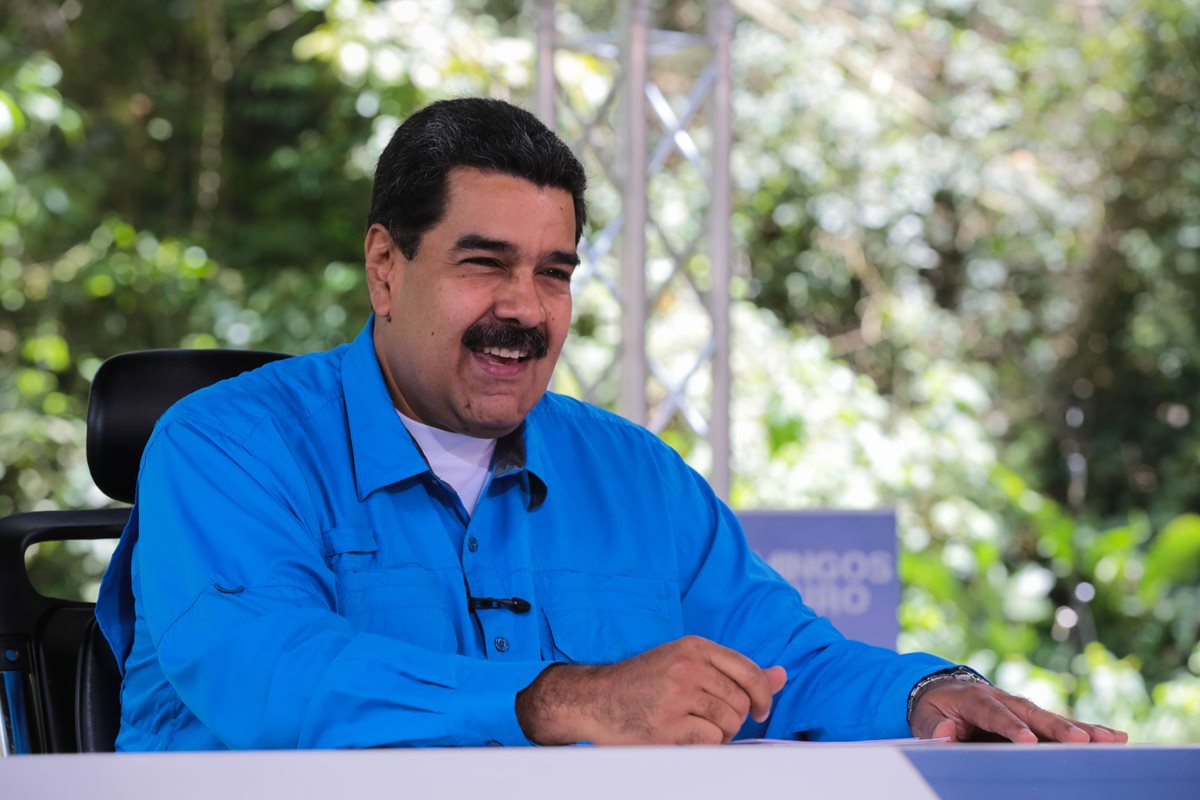 El presidente de Venezuela, Nicolás Maduro, durante el programa de televisión "Domingo con Maduro". (Foto Prensa Libre: EFE)