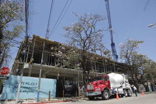 Cambios en centro comercial estarán finalizados entre marzo y abril del 2015, según los desarrolladores. (Foto Prensa Libre: Edwin Bercián)