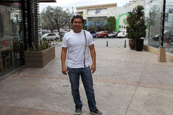 El exfutbolista, Sergio Guevara busca un equipo para dirigir. (Foto Prensa Libre: Eddy Recinos)<br _mce_bogus="1"/>