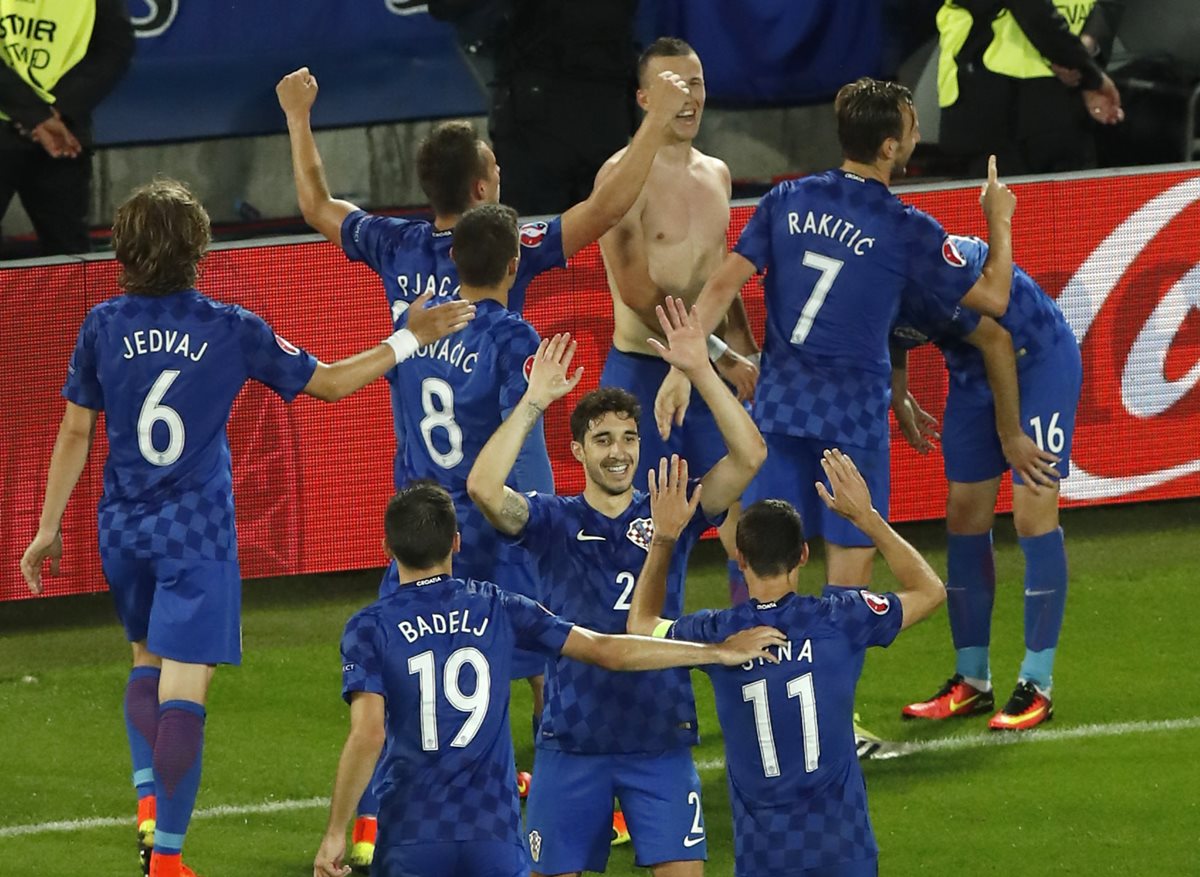 Perisic celebra el gol que le dio los tres puntos a Croacia frente a España. (Foto Prensa Libre: AP)