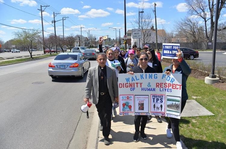 Beneficiarios de los programas DACA y TPS participan en una marcha a Washington DC.(Foto Prensa Libre:EFE).