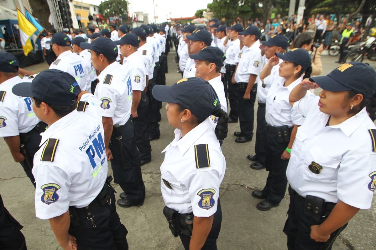 La mayoría de los nuevos agentes han prestado servicio militar. (Foto Prensa Libre: Érick Ávila)