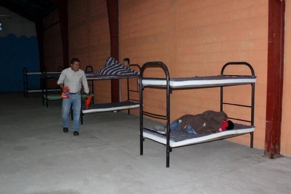 Conred tiene a disposición 79 albergues para atender a personas por las bajas temperaturas. (Foto Prensa Libre: HemerotecaPL)