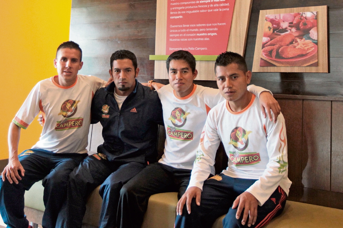 Luis Carlo Rivero, Víctor González, Alfredo Asturias y Elvin Cú, integran el equipo —de izquierda a derecha—. (Foto Prensa Libre: Marcela Morales)